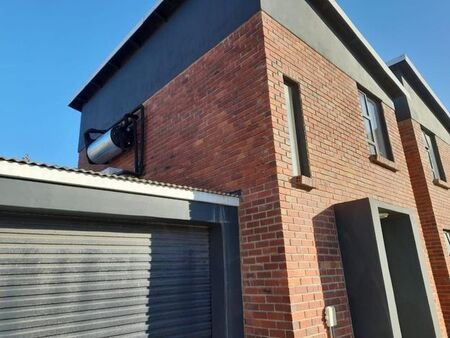 2 Bedroom duplex townhouse - sectional to rent in Overbaakens, Port Elizabeth