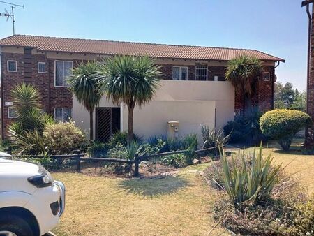2 Bedroom townhouse - sectional to rent in Eden Glen, Edenvale
