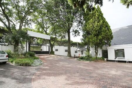 Studio Apartment in Bryanston