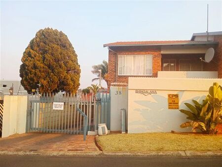 2 Bedroom Townhouse in Oakdene