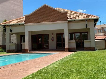 1 Bedroom Apartment in Paulshof