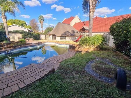 6 Bedroom House in Bergsig