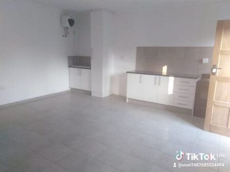 1 Bedroom House in Klippoortje