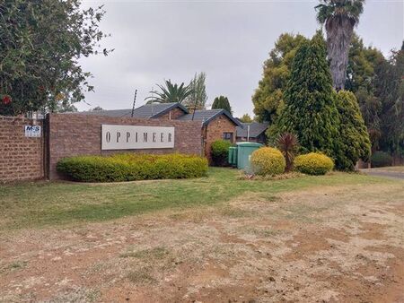 2 Bedroom Cluster in Van Riebeeck Park
