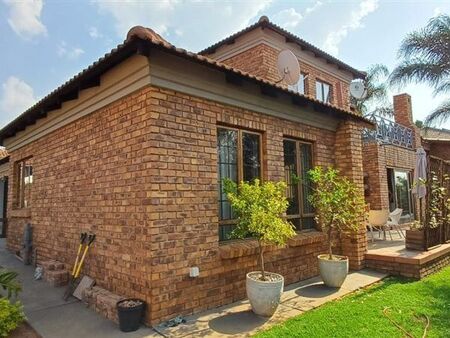 3 Bedroom House in Eldoraigne