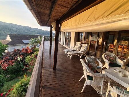 7 Bedroom House in Morgans Bay