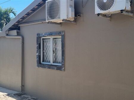 2 Bedroom House in Trenance Manor