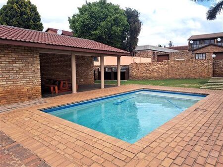 2 Bedroom Townhouse in Weltevreden Park