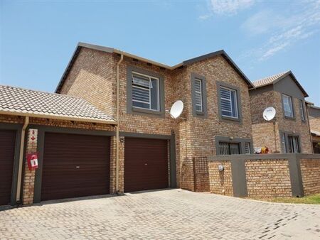3 Bedroom Townhouse in Wilgeheuwel