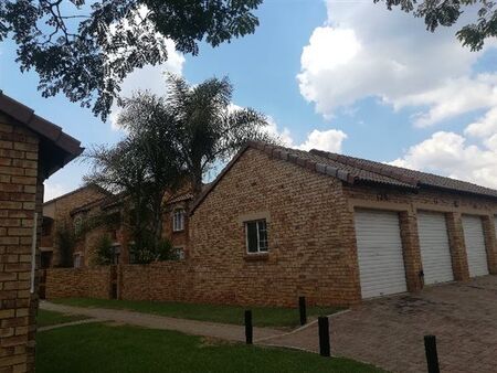 2 Bedroom Townhouse in Mooikloof Ridge