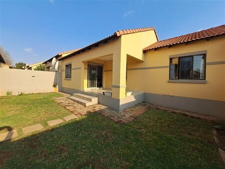 3 Bedroom Townhouse in Mooikloof Ridge