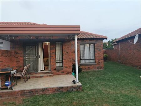 2 Bedroom Simplex in Mooikloof Ridge
