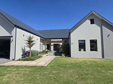 4 Bedroom House in Kingswood Golf Estate