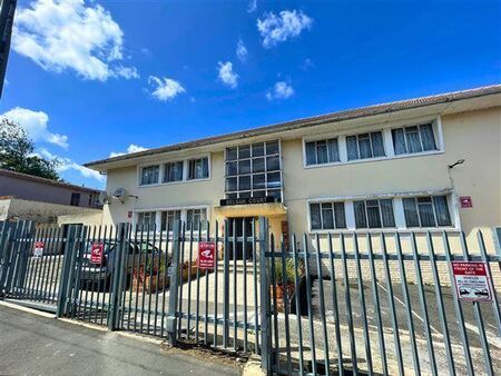 1 Bedroom Flat in Parow Central