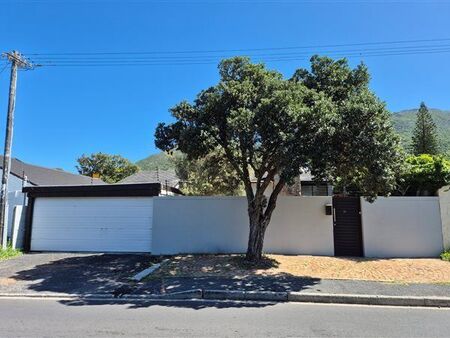 3 Bedroom House in Hout Bay and surrounds