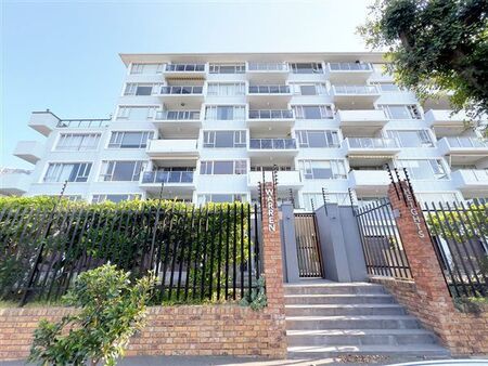 1.5 Bedroom Apartment in Tamboerskloof