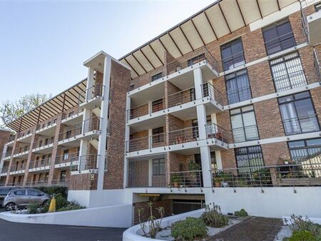 2 Bedroom Apartment in Onder Papegaaiberg
