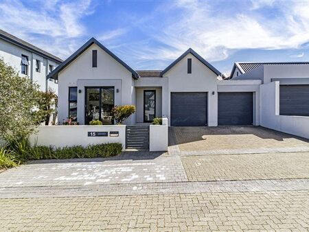 4 Bedroom House in Sitari
