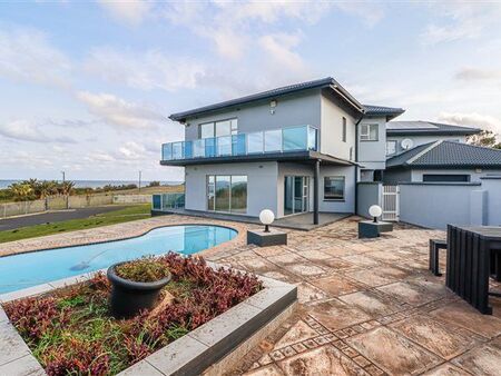 6 Bedroom House in Manaba