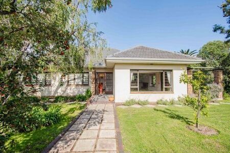 4 Bedroom house to rent in Westridge, Somerset West