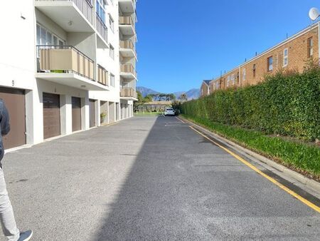 2 Bedroom apartment to rent in Plumstead, Cape Town