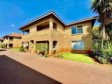 3 Bedroom townhouse - sectional to rent in Alberton North