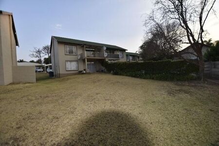 2 Bedroom townhouse - sectional to rent in Moreleta Park, Pretoria