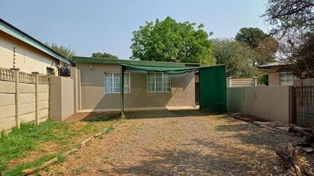 2 Bedroom flat to rent in Wilgehof, Bloemfontein