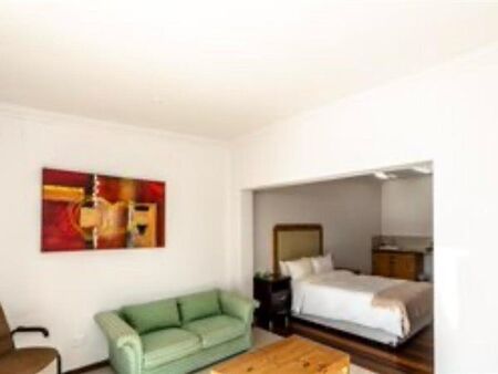 Bachelor apartment in Bonnie Doone