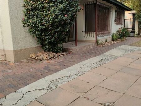 3 Bedroom House in Kensington B