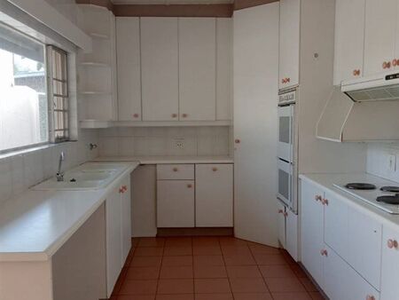 4 Bedroom House in Kensington B