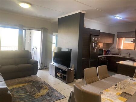 3 Bedroom Apartment in Olivedale