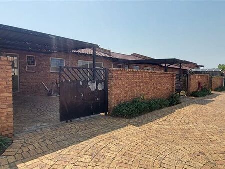 2 Bedroom Simplex in Kibler Park