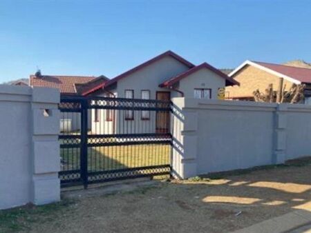 0.5 Bedroom House in Naturena