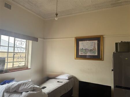 Studio apartment in Kensington