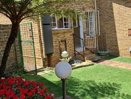 2 Bedroom Duplex in Van Riebeeck Park