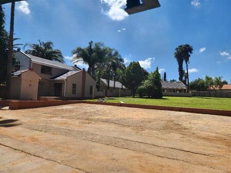 3 Bedroom Simplex in Glen Marais