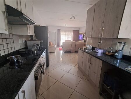 3 Bedroom Apartment in Ravenswood