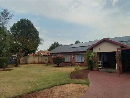 3 Bedroom House in Rooihuiskraal North