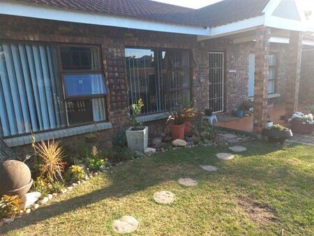 3 Bedroom House in Aston Bay