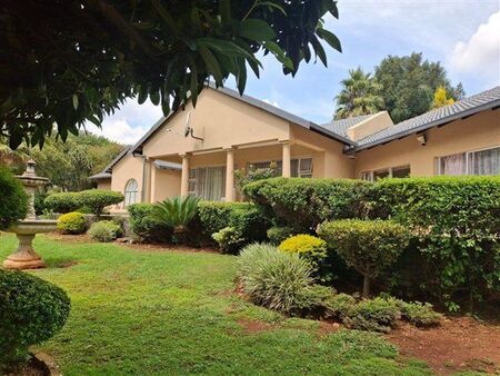 5 Bedroom House in Helderkruin