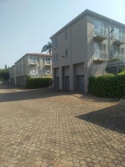 3 Bedroom Apartment in Roodekrans