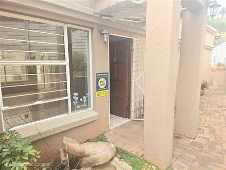 2 Bedroom Townhouse in Roodekrans