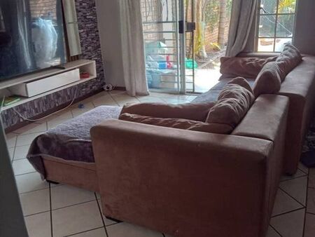 2 Bedroom Apartment in Mooikloof Ridge