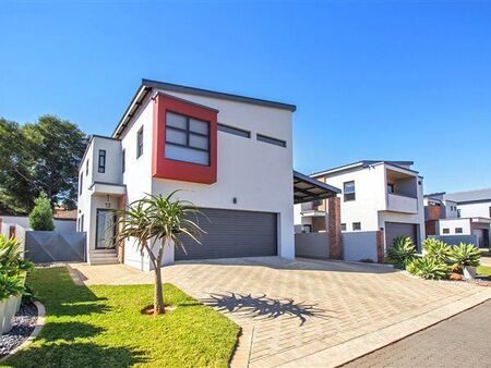 3 Bedroom House in Bronberg