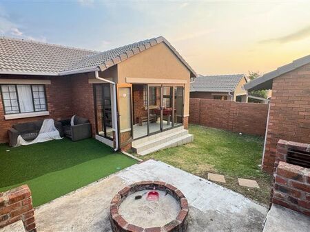 3 Bedroom Townhouse in Mooikloof Ridge