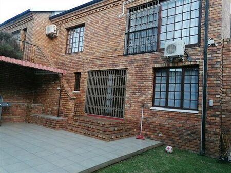 3 Bedroom House in Waterkloof Ridge