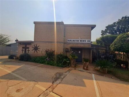 3 Bedroom Apartment in Parktown Estate