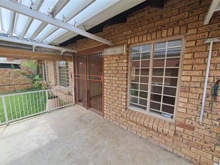 2 Bedroom House in Magalieskruin