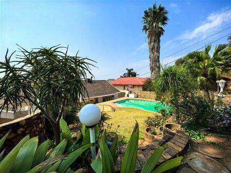 4 Bedroom House in Sinoville